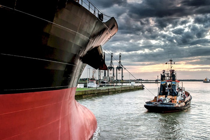 Offshore support vessel operating at sea